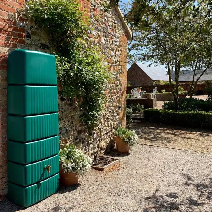 Garantia-Green-Slim-Wall-Tank-300L-in-Situ-2